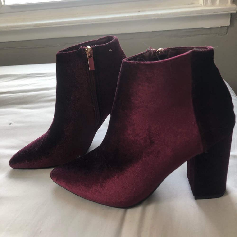 Pointed toe velvet booties